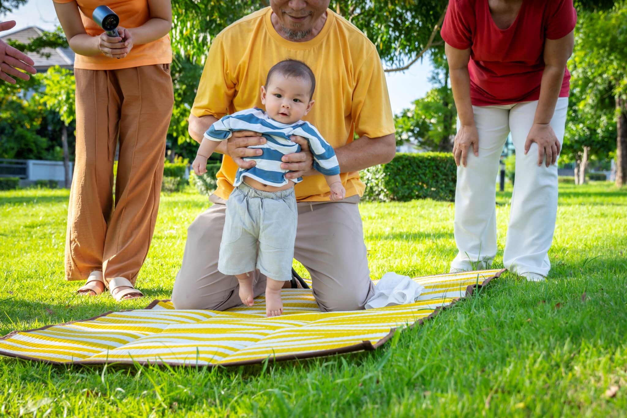 asian-family-and-baby-are-in-the-grass-everyone-l-2025-03-15-23-04-33-utc