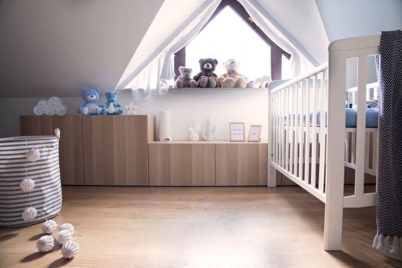 kinderzimmer-mit-holz-und-teddybaeren